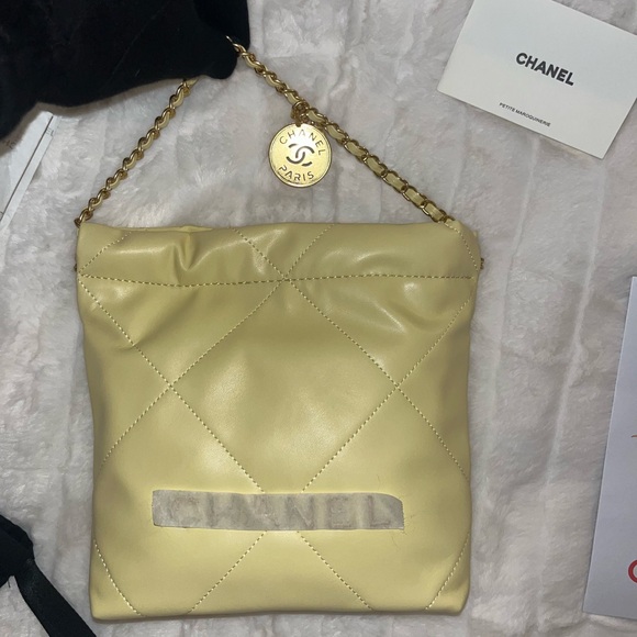 Chanel Handbag Authentic Brand new Great condition Yellow Tote - Picture 6 of 7